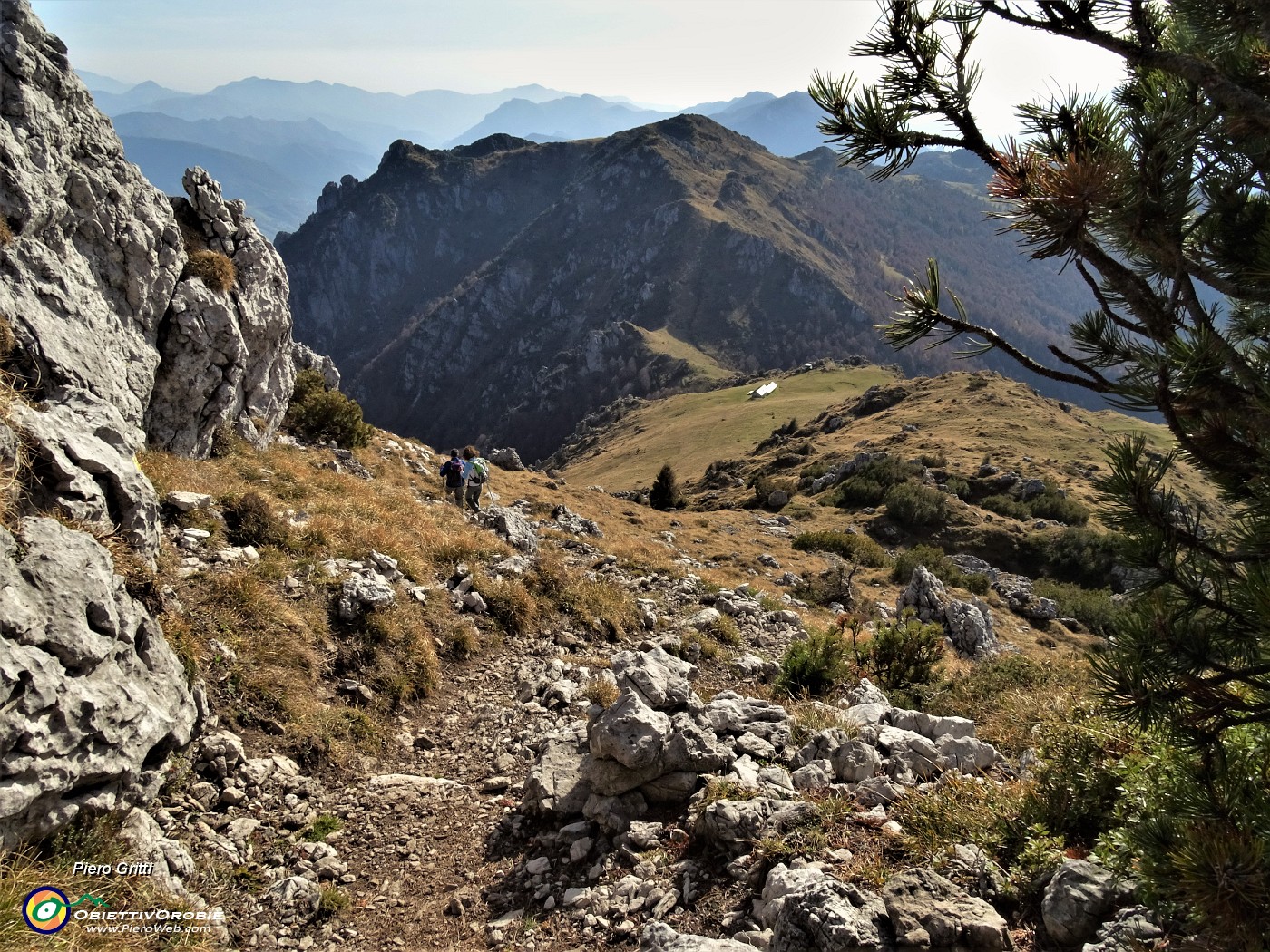 64 Scendiamo alla Baita Venturosa  e al Passo di Grialeggio.JPG